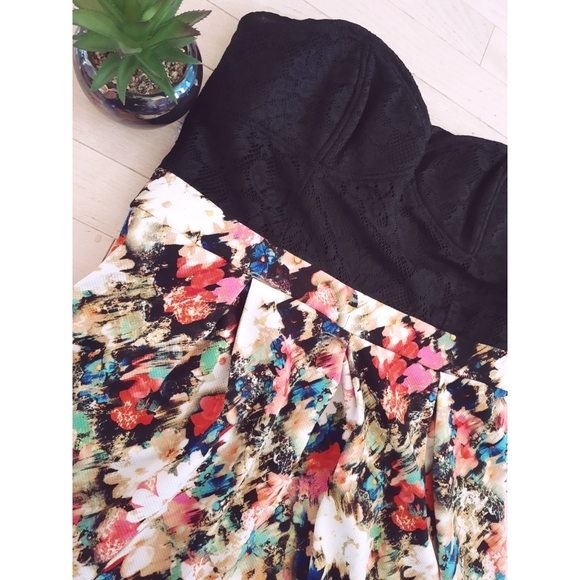 ✨3/$15 Xhilaration | Floral Lace Dress - Picture 2 of 2